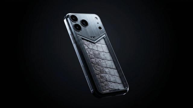 Caviar, İçinde Gerçek Dinozor Fosili Bulunan iPhone 17 Pro Max'i Duyurdu: Fiyatı 200.000 TL'nin Üzerinde!