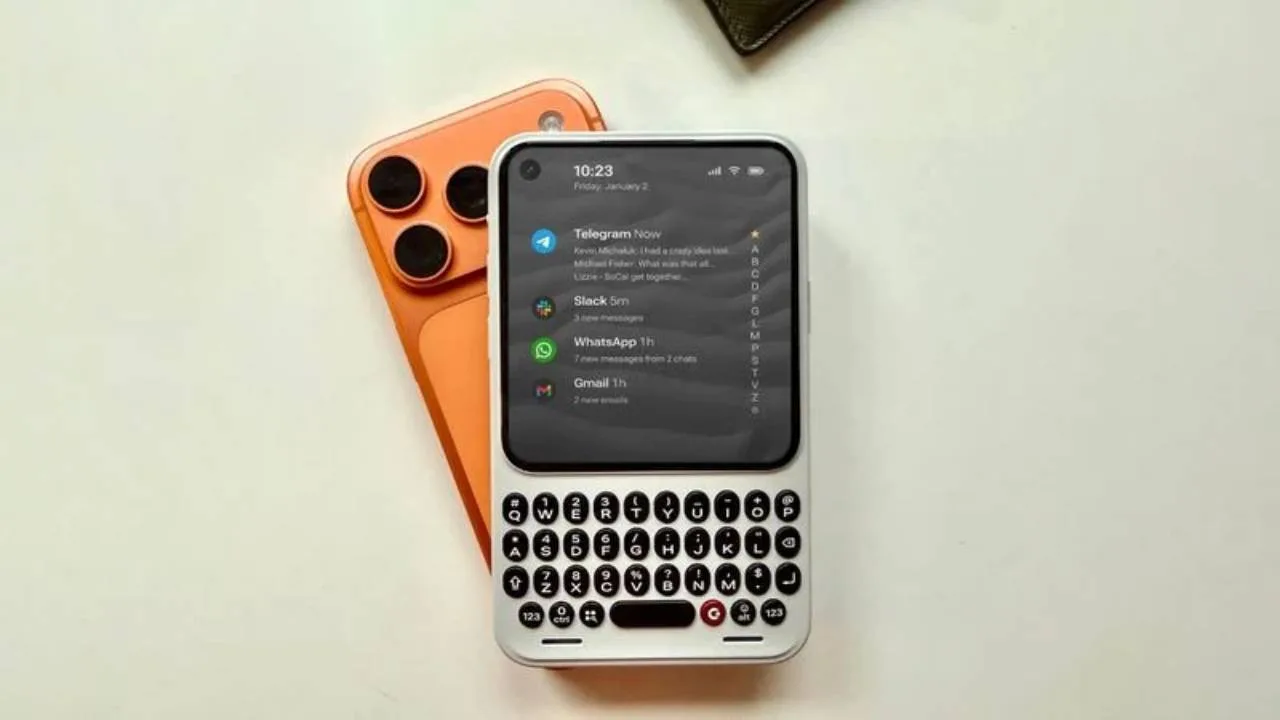 Clicks Communicator Daha Çıkmadan Güçlendi: 12 GB RAM ve Daha Büyük Batarya