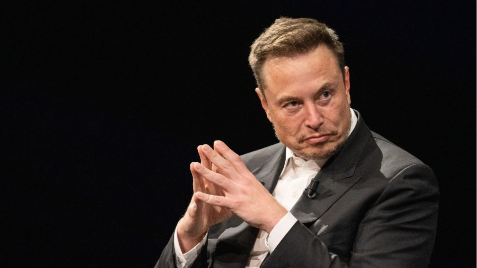 Elon Musk dünyanın ilk trilyoneri oldu