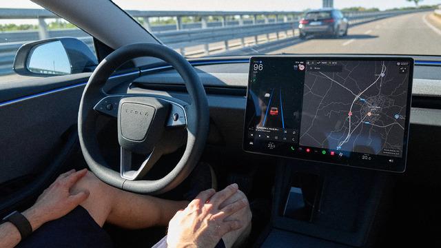 Eski Tesla Yöneticisi Şirkete Dava Açtı: İşte Nedeni
