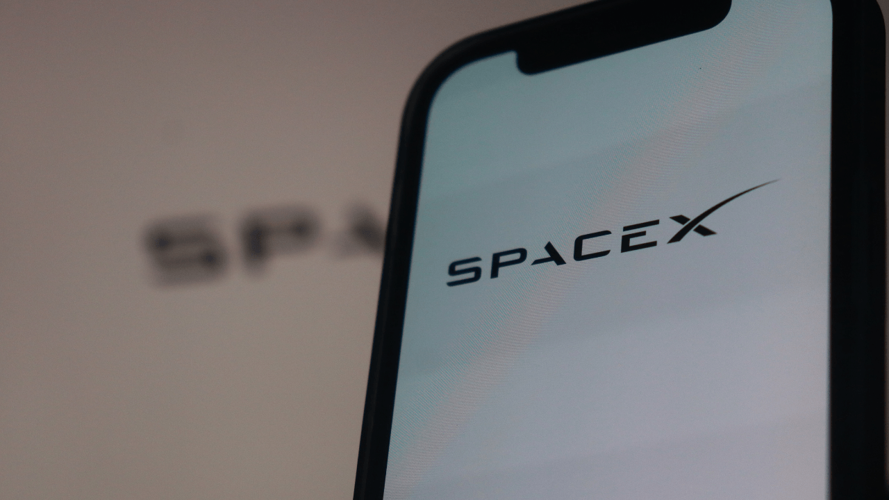 SpaceX, telefon benzeri bir yapay zeka cihazı prototipi geliştiriyor olabilir