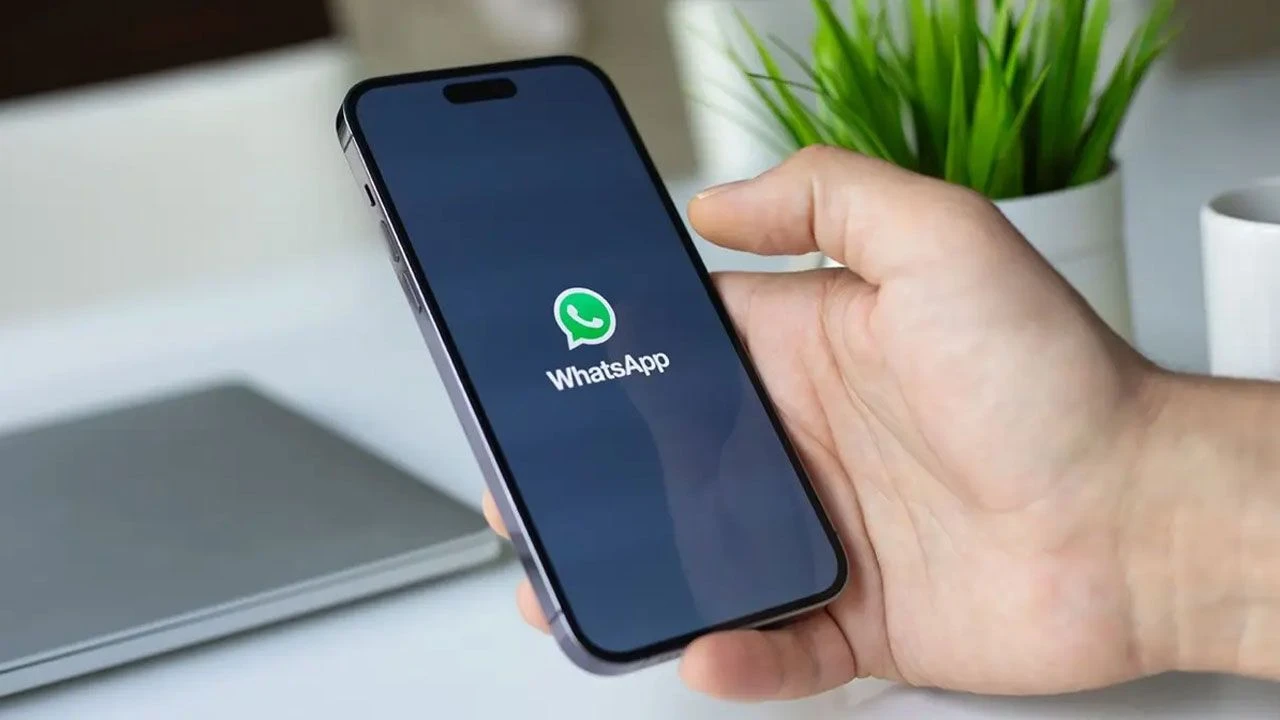 WhatsApp’a Meta AI için yan sohbet özelliği geliyor